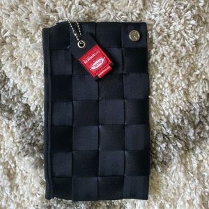 Harvey’s Seatbelt thin zip clutch